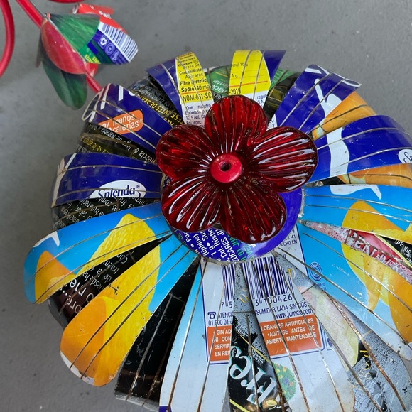 Hummingbird feeder - Picture 5 of 6